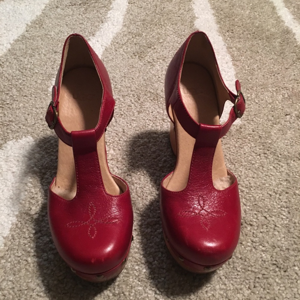 Red Ugg closed toed wedges